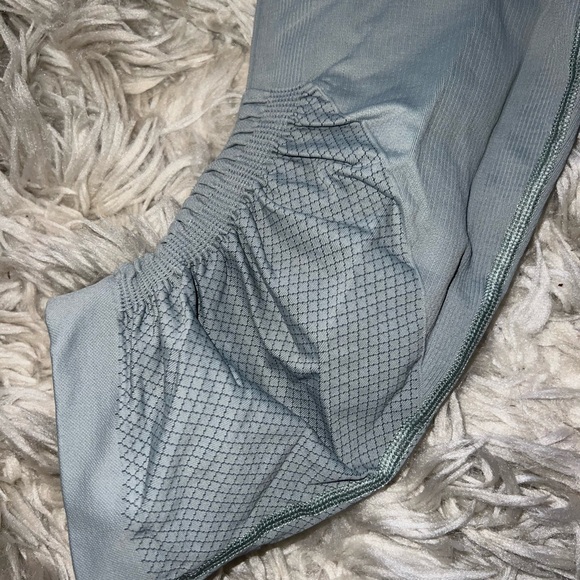 RARE LULULEMON- Sage Green- Sz 6- TARYN TOOMEY- Awakening Cropped Legging 17” - Picture 9 of 9
